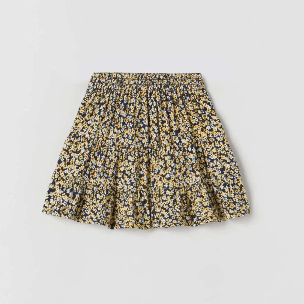 • Zara • Floral Skirt - Picture 3 of 3